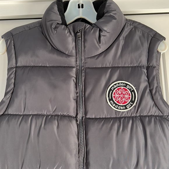 Vest - Picture 2 of 3